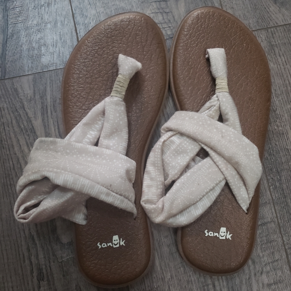 Sanuk Women's Brown Footbed Sandals with Light Beige Fabric Straps